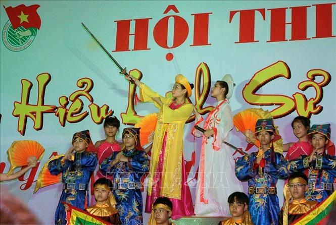 Thiếu nhi Thủ đô thi tìm hiểu lịch sử Việt Nam với chủ đề “Em yêu Tổ quốc Việt Nam”, nhằm tuyên truyền, giáo dục thế hệ trẻ, thanh thiếu nhi Thủ đô lòng yêu nước, kiến thức hiểu biết về truyền thống anh hùng của dân tộc trong xây dựng và bảo vệ Tổ quốc. Ảnh: Đình Trân - TTXVN