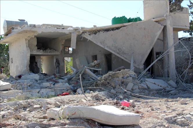 Tòa nhà bị phá hủy sau một vụ nổ tại Hama, Syria. Ảnh: THX/TTXVN