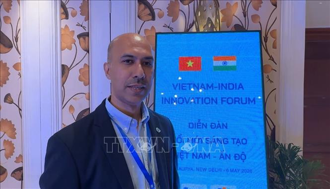 Tiến sĩ Ranit Chatterjee, đồng sáng lập ba công ty khởi nghiệp RIKA India, Viện RIKA và DTECH trả lời phỏng vấn phóng viên TTXVN. Ảnh: Ngọc Thúy - PV TTXVN tại Ấn Độ