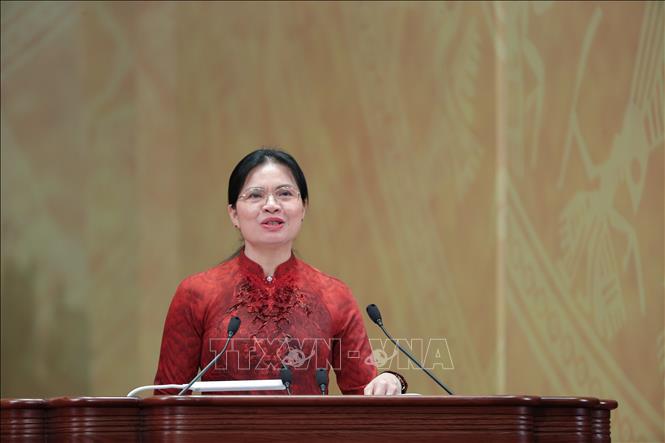Đồng chí Hà Thị Nga, Ủy viên Trung ương Đảng, Phó Chủ tịch - Tổng Thư ký Ủy ban Trung ương Mặt trận Tổ quốc Việt Nam trình bày Tờ trình về số lượng, cơ cấu thành phần Ủy ban Trung ương Mặt trận Tổ quốc Việt Nam khóa XI, nhiệm kỳ 2026 - 2031. Ảnh: Minh Đức - TTXVN