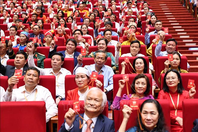 Các đại biểu biểu quyết tại Đại hội. Ảnh: Minh Đức - TTXVN