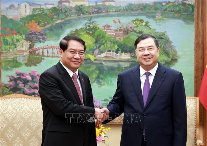 Phó Thủ tướng Thường trực Phạm Gia Túc tiếp đồng chí Atsaphangthong Siphandone, Bí thư Thành ủy, Chủ tịch Hội đồng Nhân dân thành phố Vientiane (Lào). Ảnh: Tuấn Anh - TTXVN