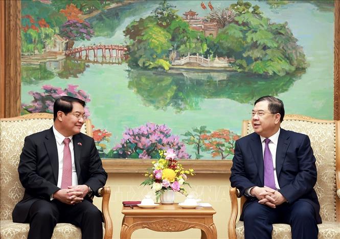 Phó Thủ tướng Thường trực Phạm Gia Túc tiếp đồng chí Atsaphangthong Siphandone, Bí thư Thành ủy, Chủ tịch Hội đồng Nhân dân thành phố Vientiane (Lào). Ảnh: Tuấn Anh - TTXVN