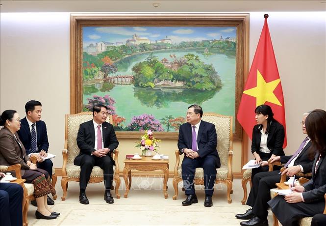 Phó Thủ tướng Thường trực Phạm Gia Túc tiếp đồng chí Atsaphangthong Siphandone, Bí thư Thành ủy, Chủ tịch Hội đồng Nhân dân thành phố Vientiane (Lào). Ảnh: Tuấn Anh - TTXVN