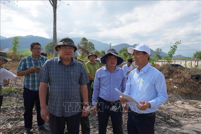 Ông Trịnh Minh Hoàng, Phó Chủ tịch UBND tỉnh Khánh Hòa, nhấn mạnh hiện nay hầu hết lâm phận của các đơn vị chủ rừng trên địa bàn tỉnh đều có cảnh báo cháy rừng cấp V, cấp cực kỳ nguy hiểm. Ảnh: Đặng Tuấn -TTXVN