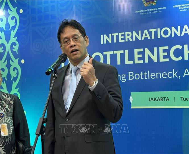 Bộ trưởng Tài chính Indonesia Purbaya Yudhi Sadewa giải đáp nhiều câu hỏi tại hội thảo. Ảnh: Đỗ Quyên – PV TTXVN tại Indonesia