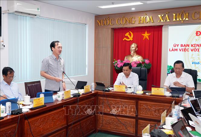 Chủ tịch UBND tỉnh Vĩnh Long Trần Trí Quang phát biểu tại buổi làm việc. Ảnh: Phạm Minh Tuấn-TTXVN 