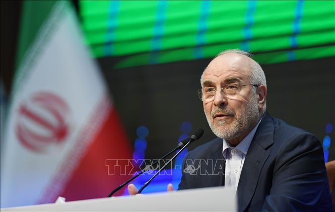 Chủ tịch Quốc hội Iran Mohammad Bagher Ghalibaf phát biểu tại cuộc họp báo ở Tehran. Ảnh: THX/TTXVN