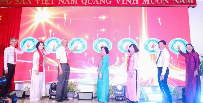 Các đại biểu khai mạc Triển lãm 