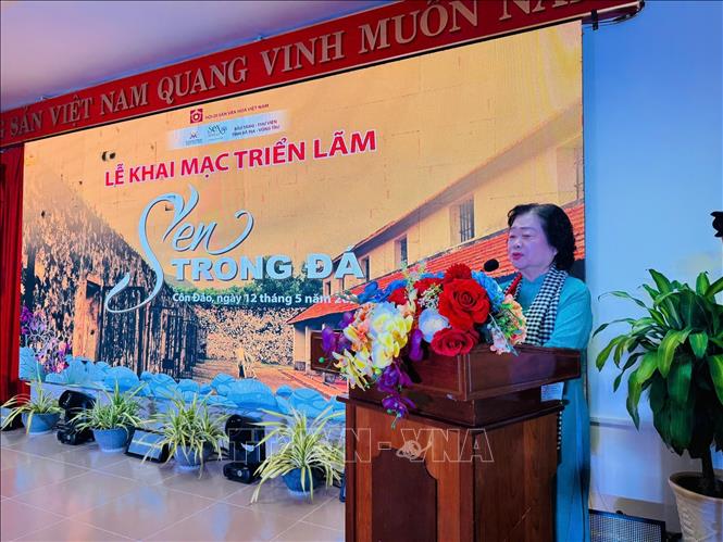 Bà Trương Mỹ Hoa, nguyên Bí thư Trung ương Đảng, nguyên Phó Chủ tịch nước, cựu tù chính trị chia sẻ những ký ức trong những năm tháng bị giam cầm tại nhà tù Côn Đảo. Ảnh: TTXVN phát