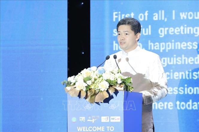 Thứ trưởng Thường trực Bộ Y tế Vũ Mạnh Hà phát biểu. Ảnh: Minh Quyết - TTXVN