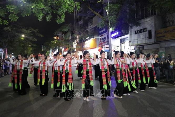 Một tiết mục nghệ thuật trong chương trình. Ảnh: Mạnh Minh - TTXVN