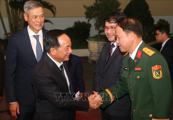 Trưởng Ban Tuyên giáo và Dân vận Trung ương Trịnh Văn Quyết thăm Đại sứ quán Việt Nam tại thủ đô Phnom Penh, Campuchia. Ảnh: Minh Hưng – P/v TTXVN tại Campuchia