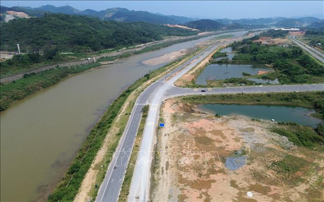 Tỉnh lộ 156, nối từ Cửa khẩu Quốc tế đường bộ số II Kim Thành (TP. Lào Cai) đến khu vực Ngòi Phát (Bát Xát) có chiều dài gần 8 km, sẽ được đưa vào khai thác chính thức trong quý II năm 2026. Ảnh: Quốc Khánh - TTXVN