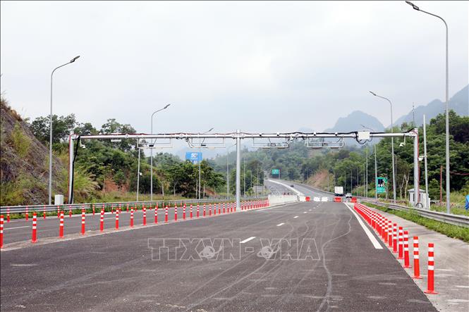 Nút giao giữa điểm cuối cao tốc Bắc Giang - Lạng Sơn nối với cao tốc cửa khẩu Hữu Nghị - Chi Lăng, đoạn qua địa bàn xã Nhân Lý, tỉnh Lạng Sơn. Ảnh: Văn Đạt - TTXVN