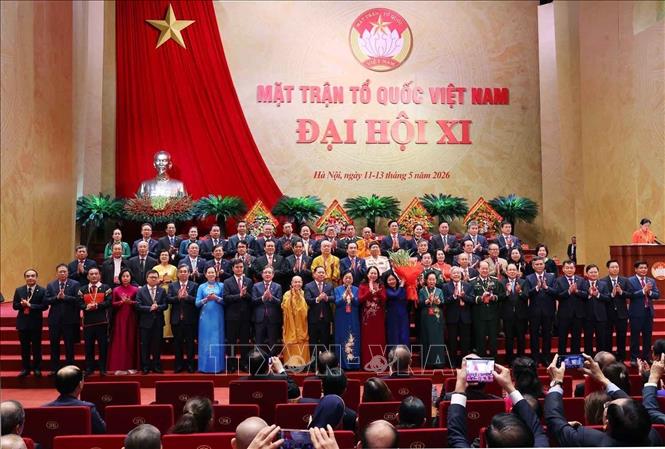 Đoàn Chủ tịch Ủy ban Trung ương Mặt trận Tổ quốc Việt Nam khóa XI, nhiệm kỳ 2026 - 2031 ra mắt Đại hội. Ảnh: Văn Điệp - TTXVN