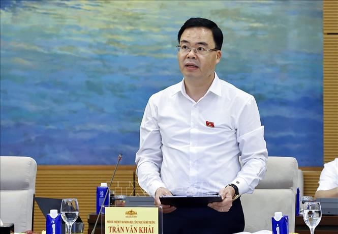 Phó Chủ nhiệm Ủy ban Khoa học, Công nghệ và Môi trường của Quốc hội Trần Văn Khải phát biểu. Ảnh: Doãn Tấn - TTXVN
