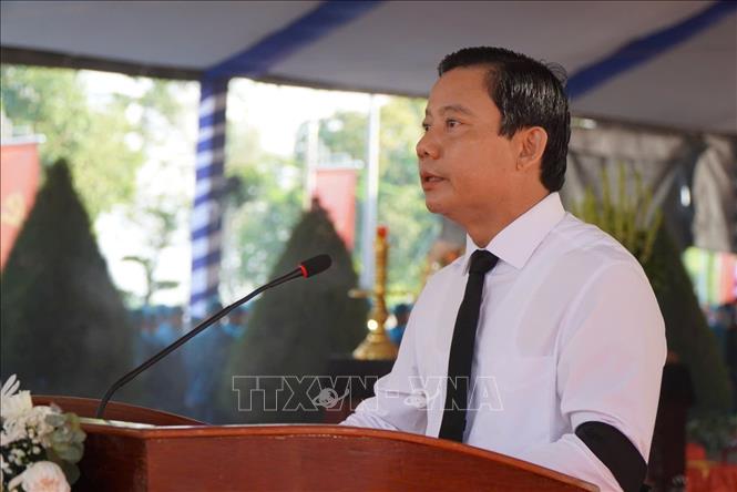 Phó Chủ tịch UBND tỉnh Tây Ninh Phạm Tấn Hòa đọc điếu văn truy điệu các liệt sĩ. Ảnh: Bùi Giang - TTXVN
