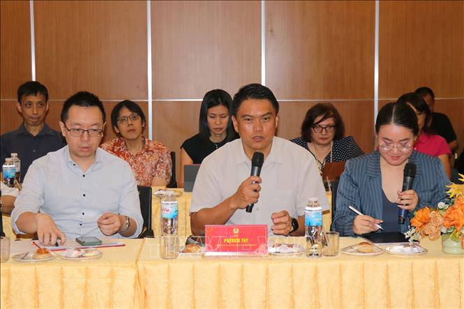 Ông Patrick Tay, Trợ lý Tổng Thư ký Công đoàn Quốc gia Singapore (NTUC), phát biểu tại buổi làm việc với Công đoàn TP. Hồ Chí Minh. Ảnh: Thanh Vũ-TTXVN
