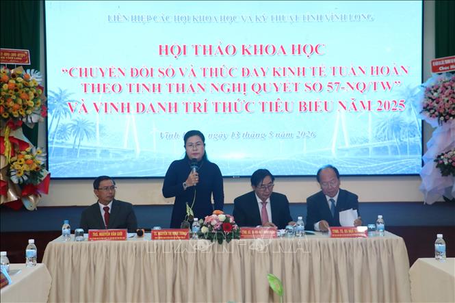 Chủ tọa hội thảo. Ảnh: Huỳnh Phúc Hậu - TTXVN