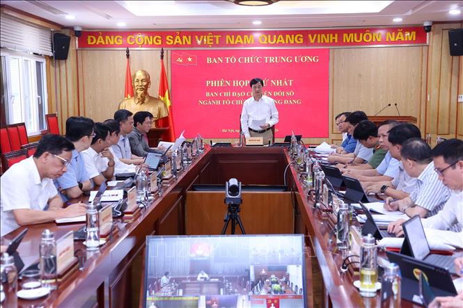 Ủy viên Bộ Chính trị, Bí thư Trung ương Đảng, Trưởng Ban Tổ chức Trung ương Nguyễn Duy Ngọc, Trưởng Ban Chỉ đạo chuyển đổi số ngành Tổ chức xây dựng Đảng phát biểu chỉ đạo. Ảnh: Văn Điệp – TTXVN