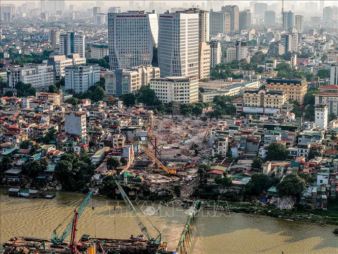 Khu vực phường Hồng Hà đang được giải phóng mặt bằng phục vụ dự án giao thông trọng điểm của Hà Nội. Ảnh: Phạm Tuấn Anh - TTXVN
