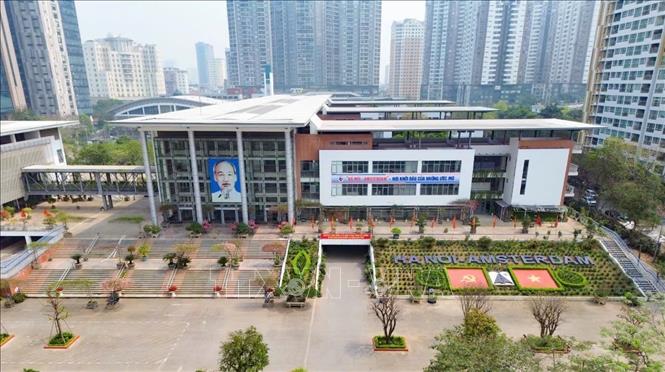 Với bề dày thành tích và nền tảng đã được gây dựng trong hành trình hơn 40 năm phát triển và trưởng thành được xem là tiền đề quan trọng để trường Trung học phổ thông chuyên Hà Nội - Amsterdam bước vào giai đoạn chuyển đổi theo mô hình trường chuyên tiệm cận chuẩn quốc tế. Ảnh: Thanh Tùng - TTXVN