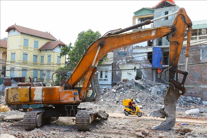 Công tác giải phóng mặt bằng được đẩy nhanh từng ngày. Ảnh: Lê Đông - TTXVN