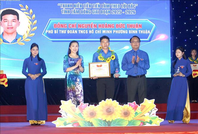 116 đoàn viên, thanh niên tiêu biểu tỉnh Lâm Đồng đã vinh dự được tuyên dương gương thanh niên tiên tiến làm theo lời Bác. Ảnh: Hồng Hiếu- TTXVN