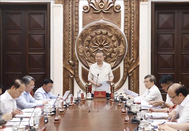 Party General Secretary and State President To Lam chairs the working session. VNA Photo: Thống Nhất 