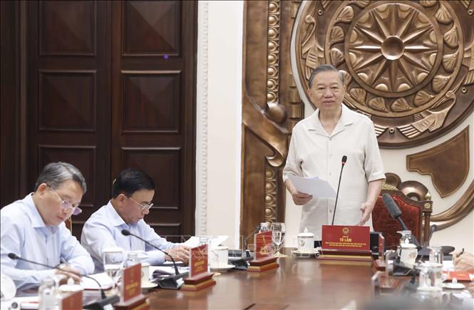 Party General Secretary and State President To Lam chairs the working session. VNA Photo: Thống Nhất 