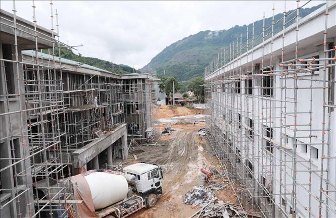 Các khối nhà ăn và ký túc dự kiến sẽ hoàn thành phần thô trong tháng 5. Ảnh: Quý Trung – TTXVN