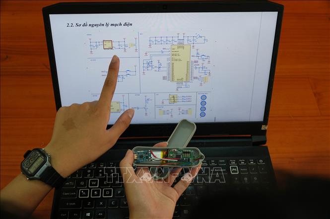 Bộ mạch điện cho thiết bị ACUIRPEN sử dụng bộ lọc Hampel do hai em Nguyễn Tô Thiên Duyên và Nguyễn Ngọc Chi Dân, học sinh Trường THPT Chuyên Lương Thế Vinh (thành phố Đồng Nai), tự thiết kế và vận hành. Ảnh: Lê Xuân-TTXVN