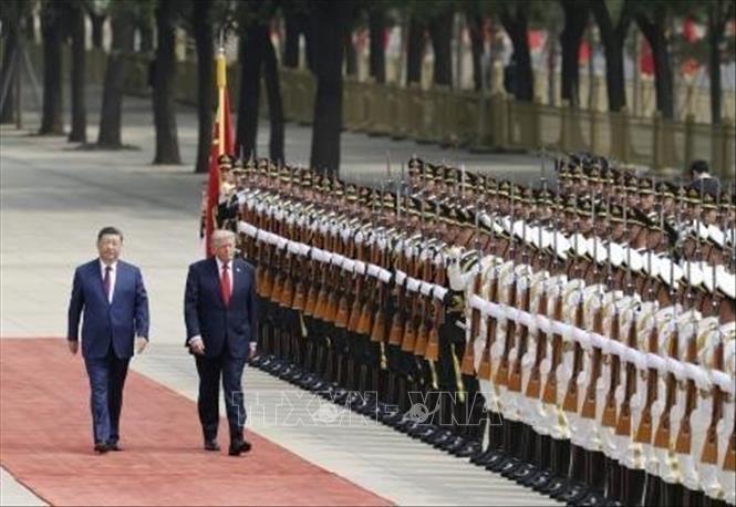 Chủ tịch Trung Quốc Tập Cận Bình (trái) và Tổng thống Mỹ Donald Trump tại lễ đón ở Đại lễ đường Nhân dân, thủ đô Bắc Kinh ngày 14/5/2026. Ảnh: Kyodo/TTXVN