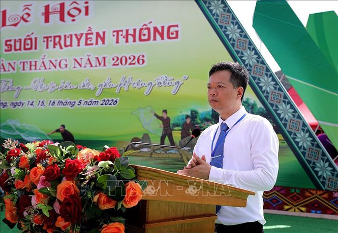 Đồng chí Nguyễn Vũ Hùng, Chủ tịch UBND xã Toàn Thắng phát biểu tại buổi lễ. Ảnh: Thanh Hải - TTXVN 