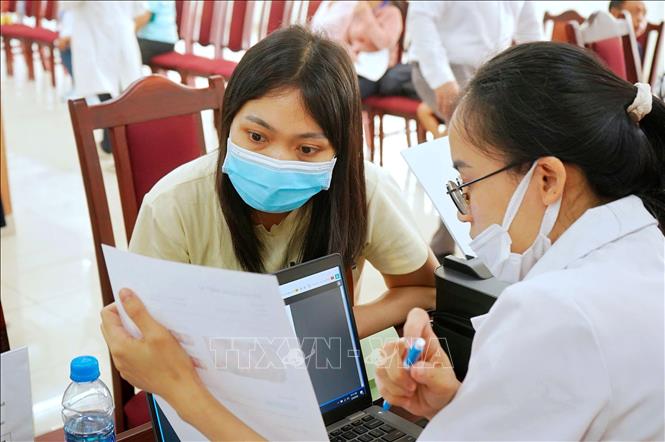 Đông đảo công nhân lao động TP. Hồ Chí Minh tham gia khám tầm soát ung thư cổ tử cung tại Cung văn hóa lao động thành phố, cơ sở 2. Ảnh: Thanh Vũ-TTXVN
