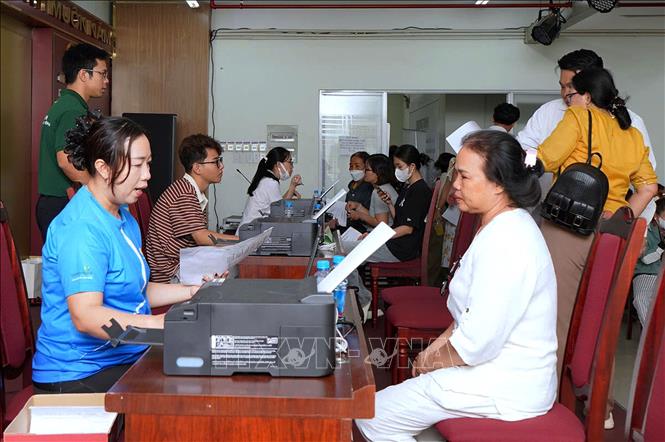Đông đảo công nhân lao động TP. Hồ Chí Minh tham gia khám tầm soát ung thư cổ tử cung tại Cung văn hóa lao động Thành phố, cơ sở 2. Ảnh: Thanh Vũ-TTXVN

