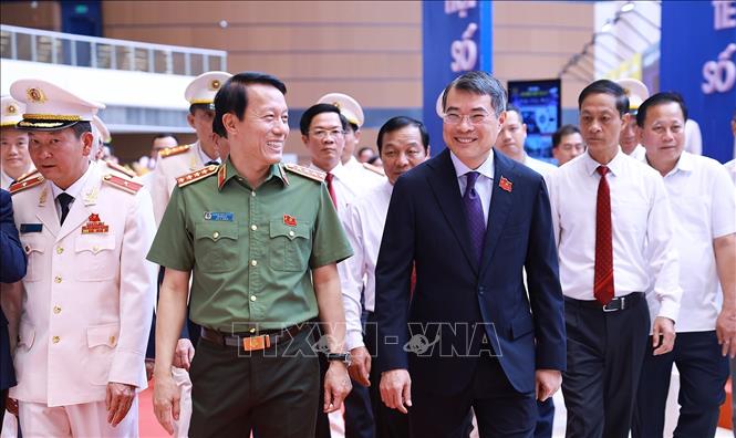 Thủ tướng Lê Minh Hưng dự Lễ đón nhận Danh hiệu Anh hùng Lực lượng vũ trang nhân dân của Công an thành phố Hải Phòng. Ảnh: Dương Giang - TTXVN

