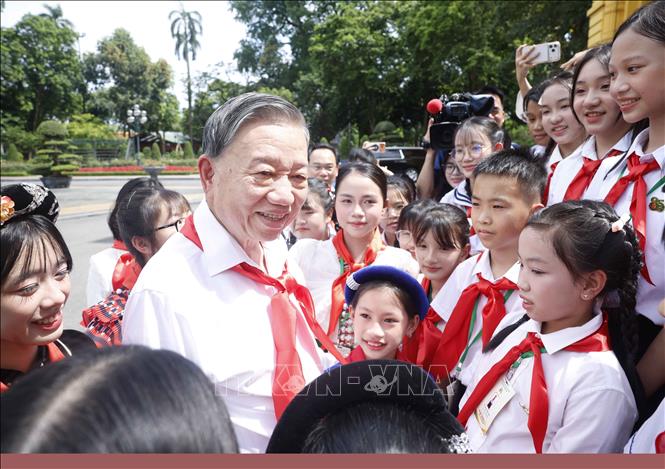 Tổng Bí thư, Chủ tịch nước Tô Lâm với các Đội viên tiêu biểu toàn quốc. Ảnh: Thống Nhất – TTXVN