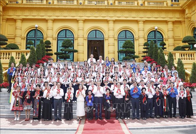 Tổng Bí thư, Chủ tịch nước Tô Lâm và đại biểu chụp ảnh chung với các Đội viên tiêu biểu toàn quốc. Ảnh: Thống Nhất – TTXVN