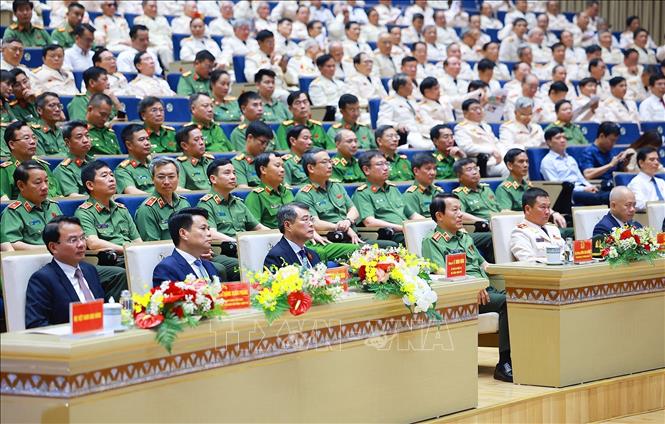Thủ tướng Lê Minh Hưng và các đại biểu dự Lễ đón nhận Danh hiệu Anh hùng Lực lượng vũ trang nhân dân của Công an thành phố Hải Phòng. Ảnh: Dương Giang - TTXVN
