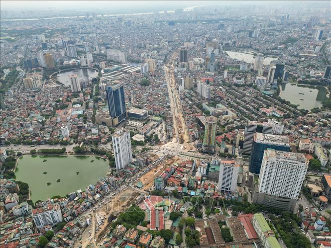 Dự án đường Vành đai 1 đoạn Hoàng Cầu – Voi Phục (Hà Nội) với tổng mức đầu tư khoảng 7.200 tỷ đồng đang được các đơn vị thi công đẩy nhanh tiến độ. Ảnh: Lê Đông - TTXVN