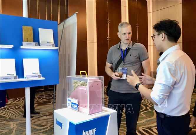 Doanh nghiệp kết nối trực tiếp tại Diễn đàn. Ảnh: Mỹ Phương – TTXVN. 