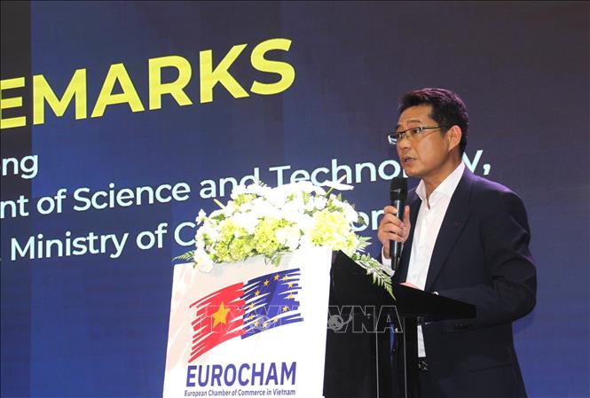 Ông Lê Minh Long, Phó Vụ trưởng Vụ Khoa học công nghệ và Môi trường, Bộ Xây dựng, phát biểu tại Diễn đàn. Ảnh: Mỹ Phương – TTXVN