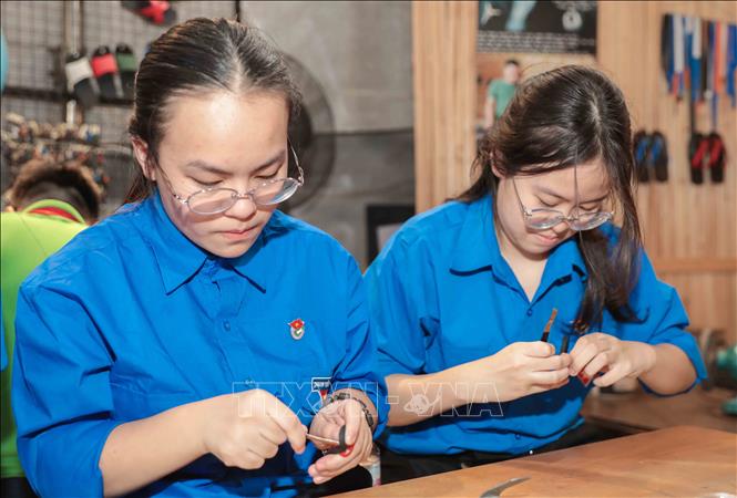 Đoàn viên trải nghiệm làm 