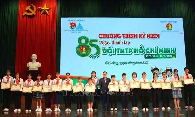 Tuyên dương Đội viên tiêu biểu trong công tác Đội và phong trào thiếu nhi. Ảnh: Lê Thúy Hằng – TTXVN 