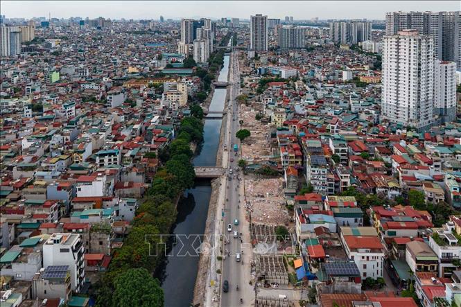 Dự án mở rộng đường Tam Trinh là công trình hạ tầng trọng điểm của TP. Hà Nội với tổng chiều dài khoảng 3,5 km. Tuyến đường có điểm đầu tại nút giao vành đai 2 (Minh Khai) và kết thúc tại nút giao với vành đai 3, đóng vai trò huyết mạch trong việc kết nối giao thông khu vực phía Nam thành phố. Ảnh: Phạm Tuấn Anh - TTXVN