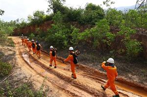 Vận hành thông suốt lưới truyền tải điện cho mục tiêu tăng trưởng hai con số