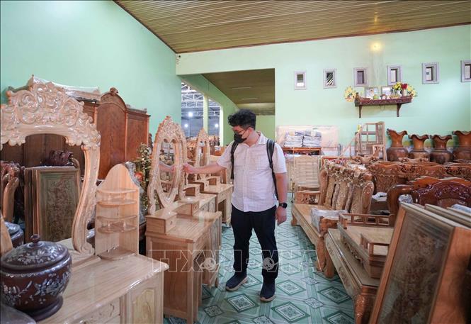 Với lịch sử hơn 100 năm, làng nghề Chợ Thủ đóng góp to lớn vào sự phát triển kinh tế và văn hóa của địa phương. Ảnh: Khánh Hoà - TTXVN