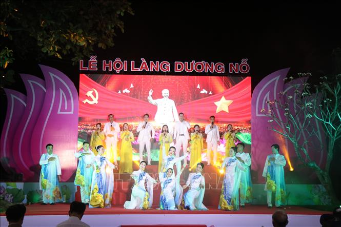 Chương trình nghệ thuật khai mạc Lễ hội làng Dương Nỗ năm 2026. Ảnh: Mai Trang - TTXVN